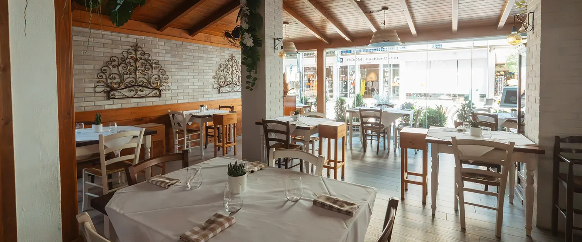 interno-del-ristorante-gusteo
